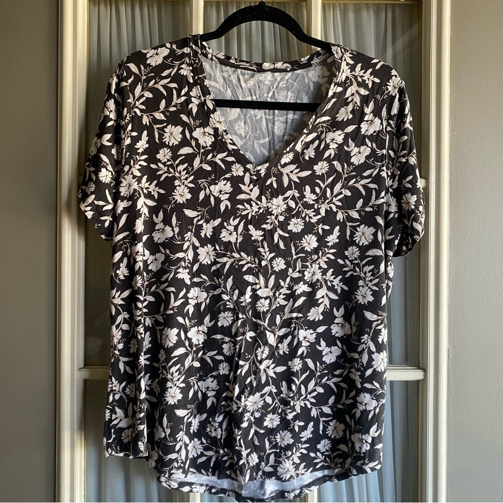 Old Navy Floral Short Sleeve Tee